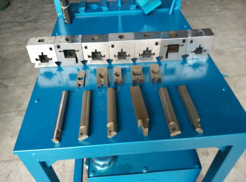 Punching machine with various customized punching heads