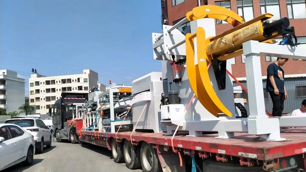 Sheet metal decoiling machine delivery