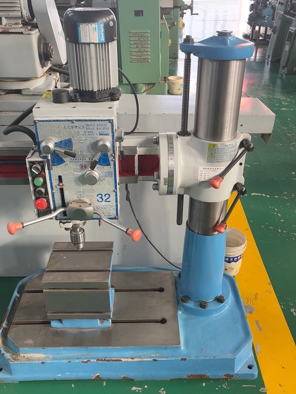 industrial radial drilling machine