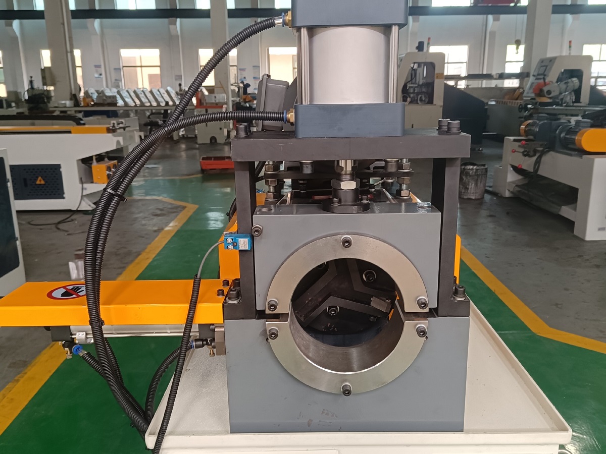 pneumatic pipe end chamfering machine