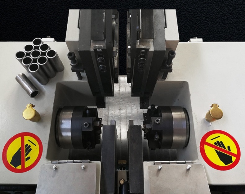 simultaneous double head chamfering for pipes