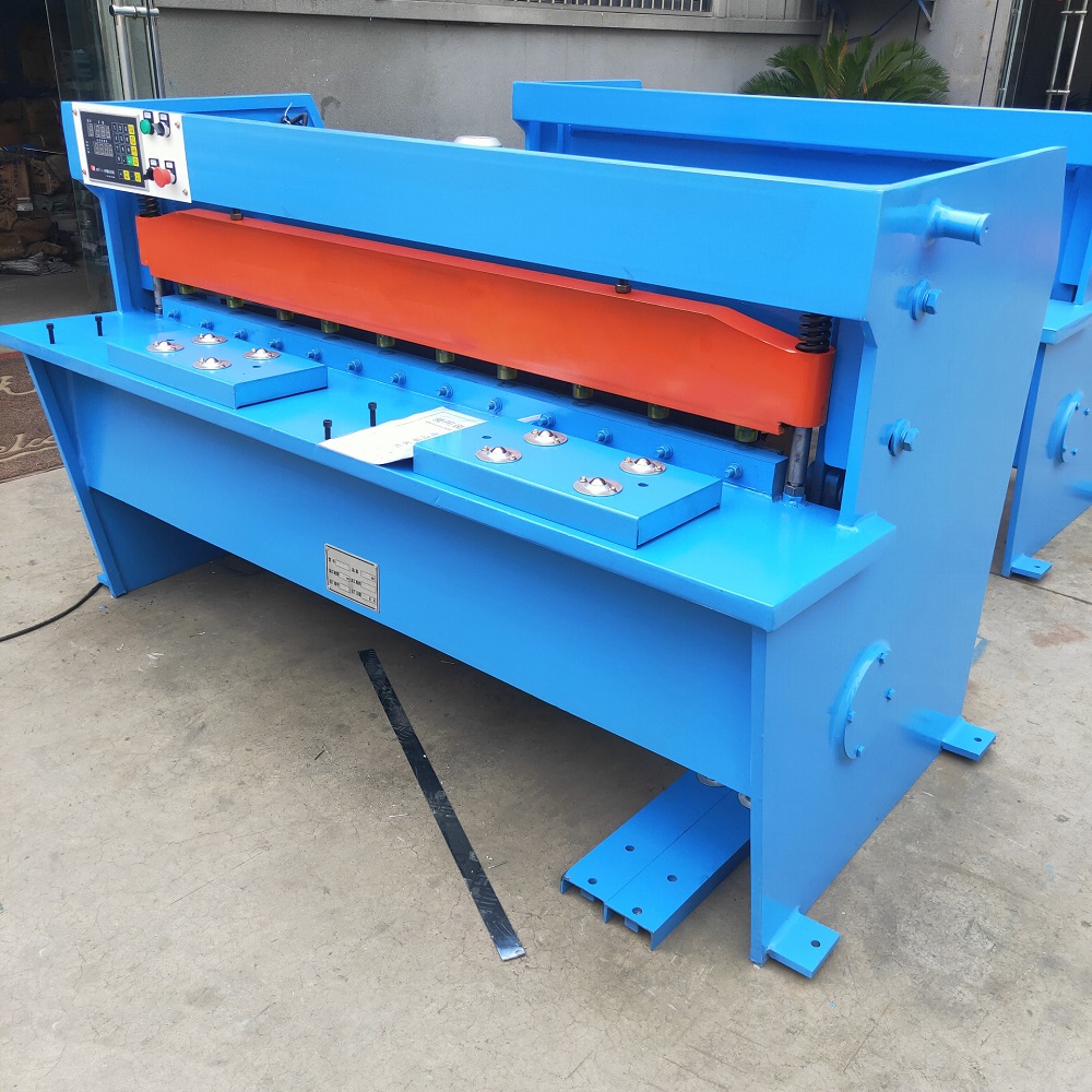 aek electric sheet metal shearing machine