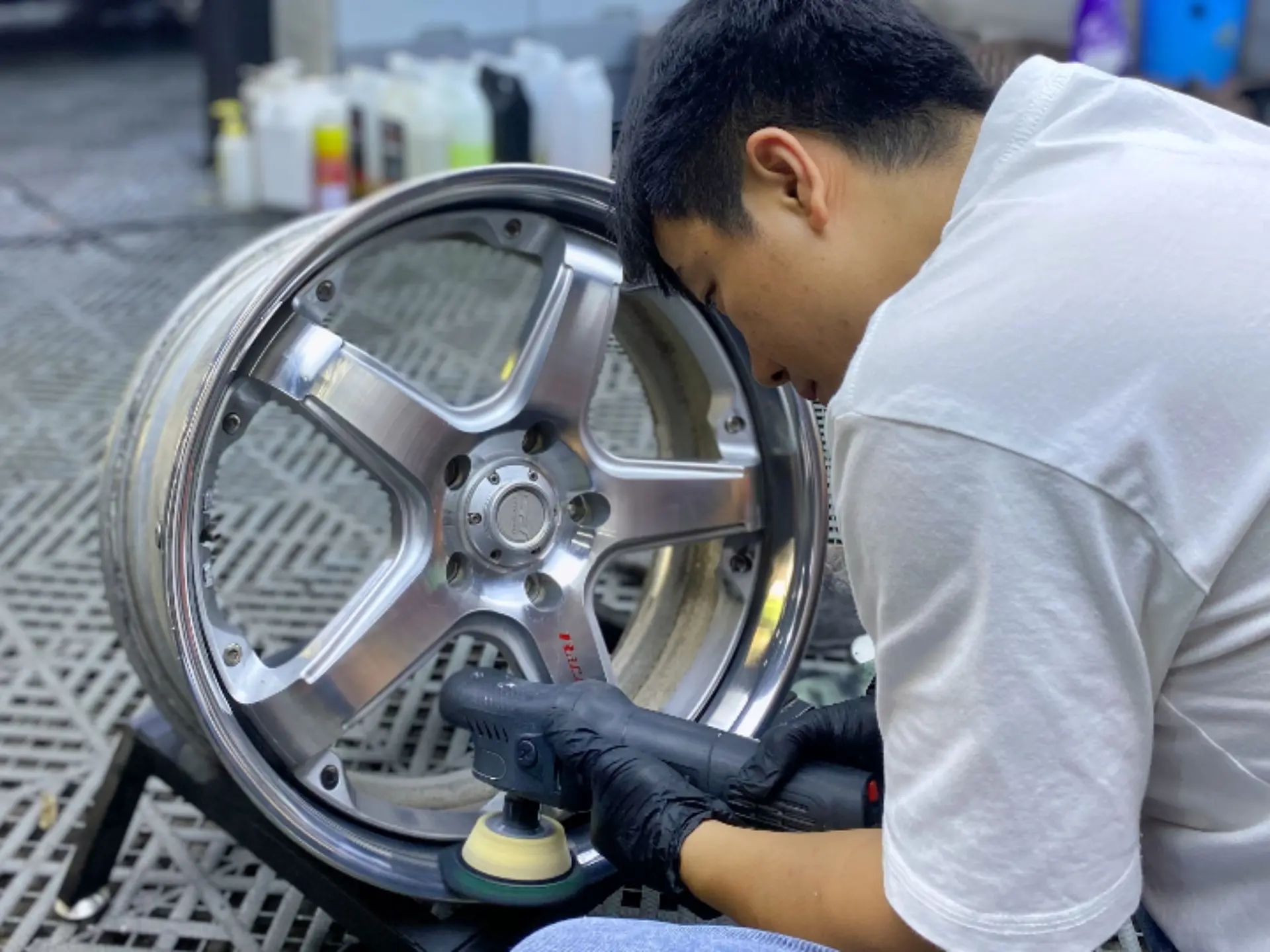 polishing alloy wheels